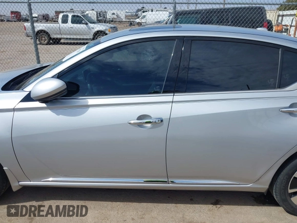 2019 Nissan Altima 2.5 SV with VIN 1N4BL4DV3KN305825, listed as a IAAI auction lot 41697209 with 96,619 mi miles. Bid and sale history available at carsss.com. Image 14.
