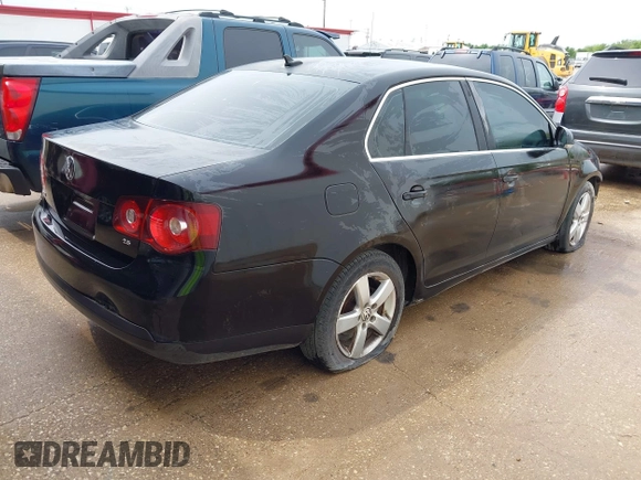2008 Volkswagen Jetta Sedan SE with VIN 3VWRM71K18M103843, listed as a IAAI auction lot 40375543 with 279,186 mi miles. Bid and sale history available at carsss.com. Image 4.