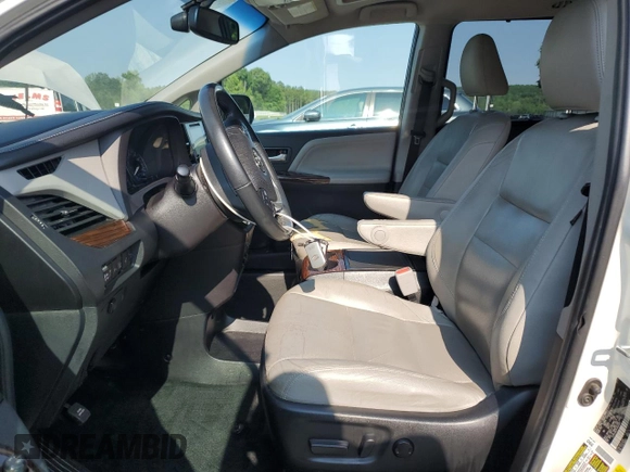 2015 Toyota Sienna XLE с VIN 5TDYK3DC3FS640597, выставлен на аукционе Copart как лот 59334555 с пробегом 187 728 миль миль и Списание • Salvage title. История ставок и продаж доступна на DreamBid. Изображение 7.