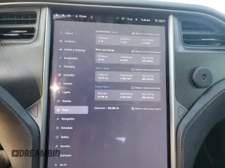 2020 Tesla Model S Performance z VIN 5YJSA1E44LF364189, wystawiony jako Copart lot #46700235 z przebiegiem 52 429 mil mil oraz Szkoda całkowita • Salvage title. Historia ofert i sprzedaży dostępna na DreamBid. Obrazek 9.