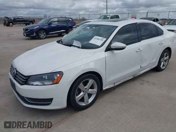 2012 Volkswagen Passat SE с VIN 1VWBH7A38CC028566, выставлен на аукционе IAAI как лот 41488709 с пробегом 140 197 миль миль и . История ставок и продаж доступна на DreamBid. Изображение 2.