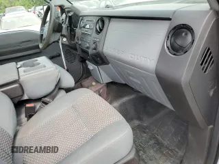 2012 Ford F-250 XL z VIN 1FTBF2A66CEC26055, wystawiony jako Copart lot #70213984 z przebiegiem 78 352 mil mil oraz Szkoda całkowita • Salvage title. Historia ofert i sprzedaży dostępna na DreamBid. Obrazek 8.