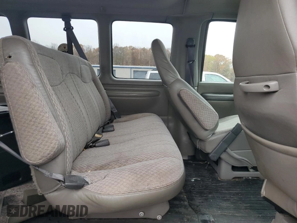 2001 Chevrolet Express z VIN 1GAHG39R011123173, wystawiony jako Copart lot #81232074 z przebiegiem 109 829 mil mil oraz Szkoda całkowita • Salvage title. Historia ofert i sprzedaży dostępna na DreamBid. Obrazek 11.