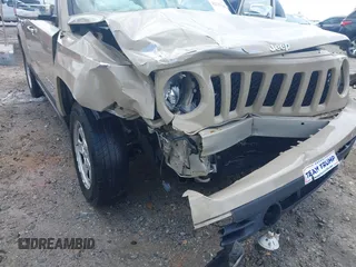 2017 Jeep Patriot Sport SE z VIN 1C4NJRBB7HD179745, wystawiony jako IAAI lot #42123308 z przebiegiem 100 255 mil mil oraz . Historia ofert i sprzedaży dostępna na DreamBid. Obrazek 6.