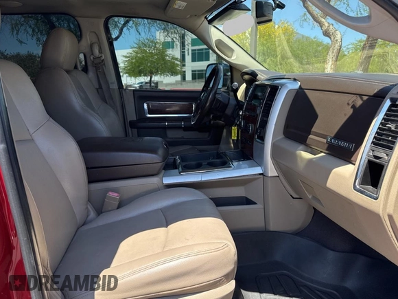 2010 Dodge 3500 SLT z VIN 3D73Y3HL6AG140269, wystawiony jako Copart lot #57510095 z przebiegiem 333 669 mil mil oraz Tytuł czysty. Historia ofert i sprzedaży dostępna na DreamBid. Obrazek 5.
