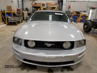 2005 Ford Mustang Deluxe with VIN 1ZVFT84N155208479, listed as a Copart auction lot 43827665 with 139,599 mi miles and Clean title. Bid and sale history available at DreamBid. Image 5.