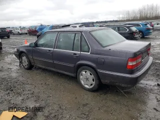 1995 Volvo 960 z VIN YV1KS9616S1059956, wystawiony jako Copart lot #86760234 z przebiegiem 137 261 mil mil oraz Szkody całkowita. Historia ofert i sprzedaży dostępna na DreamBid. Obrazek 2.