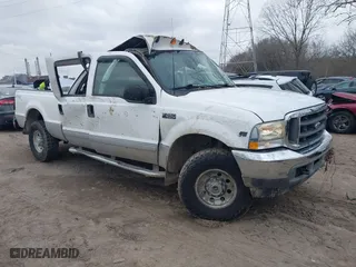 2002 Ford Super Duty F-250 XL with VIN 1FTNW21SX2EA57067, listed as a IAAI auction lot 41245857 with 122,898 mi miles. Bid and sale history available at carsss.com. Image 1.