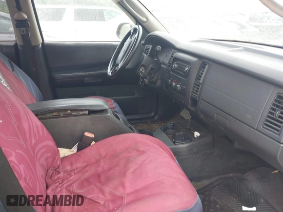 2004 Dodge Dakota SLT with VIN 1D7HL48N84S717599, listed as a IAAI auction lot 42132810 with 305,900 mi miles and . Bid and sale history available at carsss.com. Image 5.