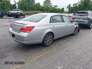 2007 Toyota Avalon XL z VIN 4T1BK36BX7U177246, wystawiony jako IAAI lot #42264311 z przebiegiem 183 324 mil mil oraz . Historia ofert i sprzedaży dostępna na DreamBid. Obrazek 4.
