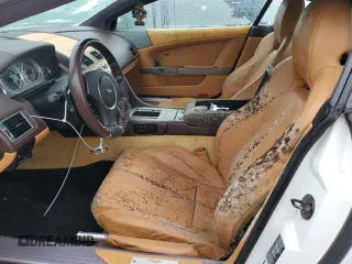 2011 Aston Martin DB9 z VIN SCFFDAAE8BGA13186, wystawiony jako Copart lot #74703544 z przebiegiem Nie podano mil oraz Szkody całkowita. Historia ofert i sprzedaży dostępna na DreamBid. Obrazek 7.