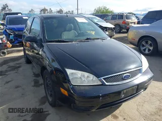 2007 Ford Focus S with VIN 1FAFP31N87W198745, listed as a IAAI auction lot 41928232 with 117,667 mi miles and . Bid and sale history available at carsss.com. Image 1.