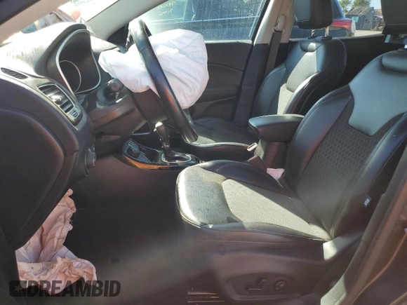 2020 Jeep Compass Latitude z VIN 3C4NJDBB0LT228175, wystawiony jako Copart lot #74743464 z przebiegiem 79 354 mil mil oraz Szkoda całkowita • Salvage title. Historia ofert i sprzedaży dostępna na DreamBid. Obrazek 7.