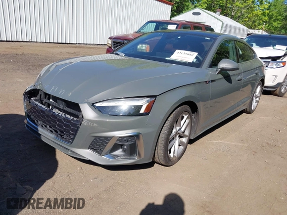2024 Audi A5 Sportback S line Premium Plus z VIN WAUFACF52RA050222, wystawiony jako IAAI lot #42135082 z przebiegiem 36 607 mil mil oraz . Historia ofert i sprzedaży dostępna na DreamBid. Obrazek 2.