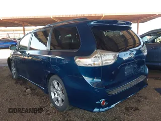 2012 Toyota Sienna SE with VIN 5TDXK3DC0CS264643, listed as a IAAI auction lot 42004082 with 118,675 mi miles. Bid and sale history available at carsss.com. Image 3.