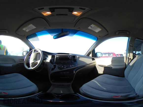 2014 Toyota Sienna LE AAS z VIN 5TDKK3DC9ES460142, wystawiony jako IAAI lot #42140187 z przebiegiem 150 616 mil mil oraz . Historia ofert i sprzedaży dostępna na DreamBid. Obrazek 20.