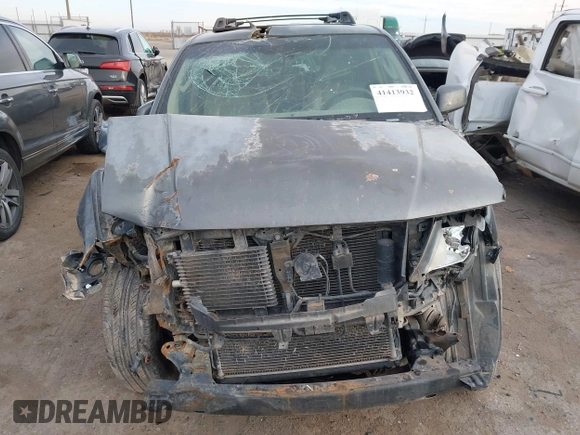 2005 Nissan Pathfinder SE with VIN 5N1AR18U05C707611, listed as a IAAI auction lot 41413932 with 260,777 mi miles. Bid and sale history available at carsss.com. Image 12.