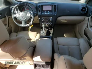2012 Nissan Maxima SV z VIN 1N4AA5AP8CC864023, wystawiony jako Copart lot #49974385 z przebiegiem 266 031 mil mil oraz Szkoda całkowita • Salvage title. Historia ofert i sprzedaży dostępna na DreamBid. Obrazek 8.