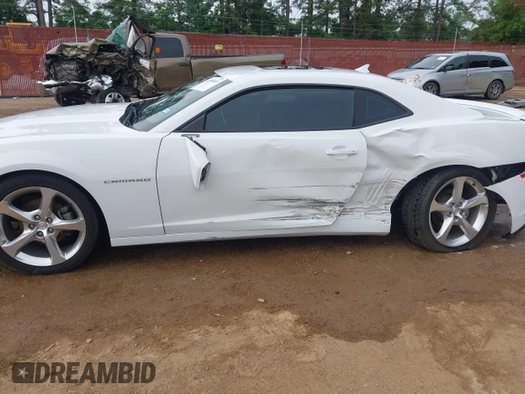 2014 Chevrolet Camaro LT z VIN 2G1FC1E39E9245413, wystawiony jako IAAI lot #42080811 z przebiegiem 88 584 mil mil oraz . Historia ofert i sprzedaży dostępna na DreamBid. Obrazek 6.