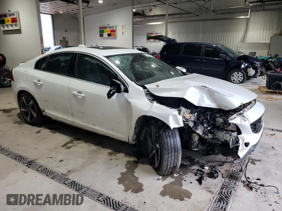 2015 Volvo S60 T6 R-Design Platinum with VIN YV1902TS8F1346987, listed as a Copart auction lot 72720554 with 139,797 mi miles and Salvage Title. Bid and sale history available at carsss.com. Image 4.