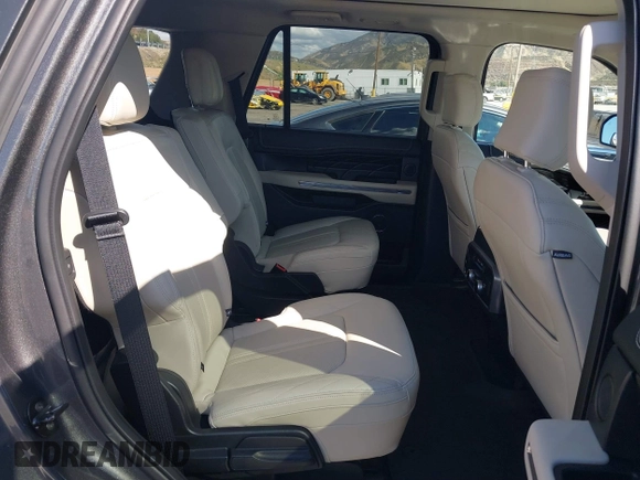 2018 Ford Expedition Platinum with VIN 1FMJU1MT3JEA10525, listed as a IAAI auction lot 41716416 with 33,603 mi miles. Bid and sale history available at carsss.com. Image 8.