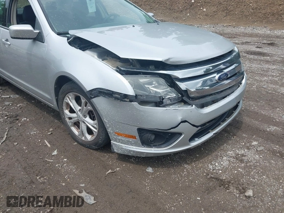 2012 Ford Fusion SE z VIN 3FAHP0HA3CR421636, wystawiony jako IAAI lot #42454385 z przebiegiem 138 282 mil mil oraz . Historia ofert i sprzedaży dostępna na DreamBid. Obrazek 17.