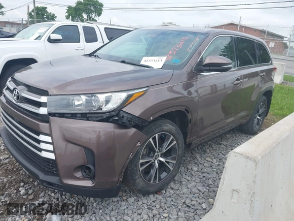 2018 Toyota Highlander LE с VIN 5TDBZRFH6JS812871, выставлен на аукционе IAAI как лот 42373213 с пробегом 33 024 миль миль и . История ставок и продаж доступна на DreamBid. Изображение 16.
