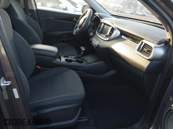 2019 Kia Sorento LX with VIN 5XYPG4A37KG552232, listed as a IAAI auction lot 41627379 with 58,514 mi miles. Bid and sale history available at carsss.com. Image 5.