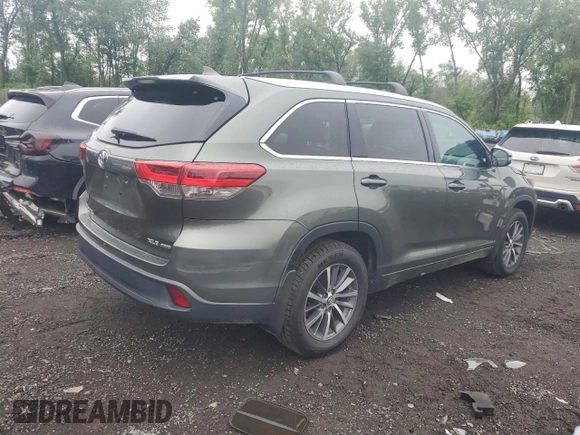2017 Toyota Highlander XLE with VIN 5TDJZRFH8HS421579, listed as a Copart auction lot 60477245 with 121,417 mi miles and Salvage title. Bid and sale history available at DreamBid. Image 3.