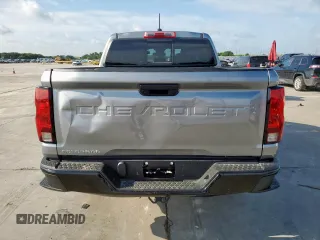 2024 Chevrolet Colorado 2WD Work Truck z VIN 1GCGSBECXR1232006, wystawiony jako Copart lot #59890485 z przebiegiem Nie podano mil oraz Szkoda całkowita • Salvage title. Historia ofert i sprzedaży dostępna na DreamBid. Obrazek 6.