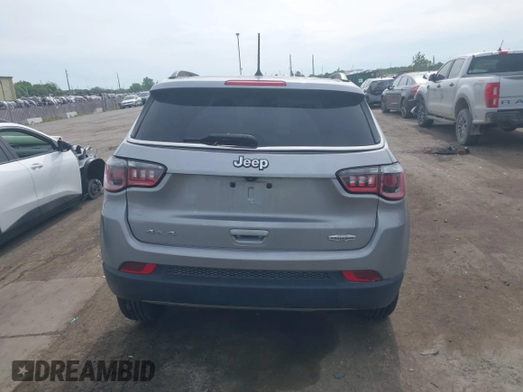 2018 Jeep Compass Latitude z VIN 3C4NJDBB2JT140726, wystawiony jako IAAI lot #42349231 z przebiegiem 125 328 mil mil oraz . Historia ofert i sprzedaży dostępna na DreamBid. Obrazek 16.