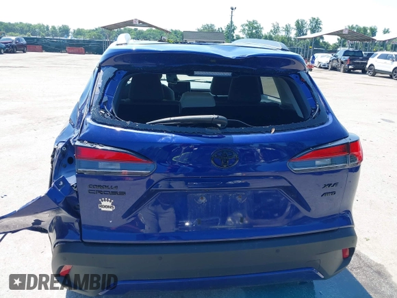 2022 Toyota Corolla Cross XLE z VIN 7MUDAABG4NV004836, wystawiony jako IAAI lot #42546573 z przebiegiem 23 821 mil mil oraz . Historia ofert i sprzedaży dostępna na DreamBid. Obrazek 18.
