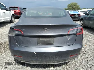 2023 Tesla Model 3 z VIN 5YJ3E1EA1PF692481, wystawiony jako Copart lot #61764165 z przebiegiem 22 649 mil mil oraz Szkoda całkowita • Salvage title. Historia ofert i sprzedaży dostępna na DreamBid. Obrazek 6.