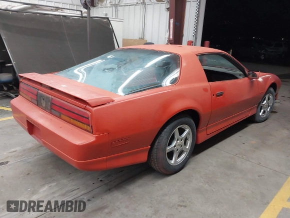 1990 Pontiac Firebird z VIN 1G2FS23T9LL219603, wystawiony jako IAAI lot #41774239 z przebiegiem 135 648 mil mil oraz . Historia ofert i sprzedaży dostępna na DreamBid. Obrazek 4.