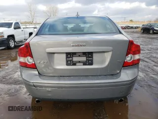 2005 Volvo S40 with VIN YV1MS682X52051693, listed as a Copart auction lot 43822795 with 215,406 mi miles and Salvage Title. Bid and sale history available at carsss.com. Image 6.