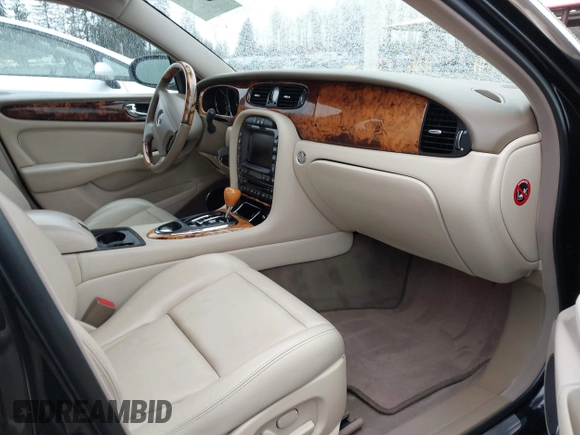 2004 Jaguar XJ with VIN SAJWA71C94SG29019, listed as a IAAI auction lot 41664978 with 133,546 mi miles. Bid and sale history available at carsss.com. Image 5.