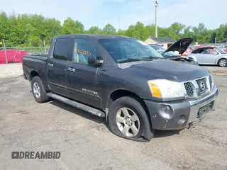 2006 Nissan Titan LE z VIN 1N6AA07B76N512436, wystawiony jako IAAI lot #42262292 z przebiegiem 152 212 mil mil oraz . Historia ofert i sprzedaży dostępna na DreamBid. Obrazek 1.