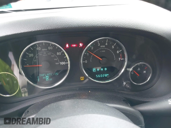 2017 Jeep Wrangler Unlimited Sahara z VIN 1C4BJWEG2HL695672, wystawiony jako IAAI lot #42008396 z przebiegiem 56 028 mil mil oraz . Historia ofert i sprzedaży dostępna na DreamBid. Obrazek 7.