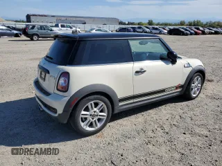 2012 MINI Hardtop S z VIN WMWSV3C55CTY19041, wystawiony jako Copart lot #52653075 z przebiegiem Nie podano mil oraz Czysty tytuł • Clean title. Historia ofert i sprzedaży dostępna na DreamBid. Obrazek 3.