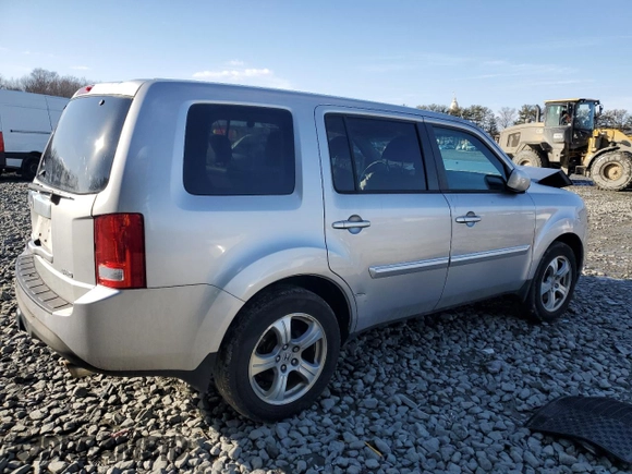 2014 Honda Pilot EX-L with VIN 5FNYF4H78EB042595, listed as a Copart auction lot 44184525 with 191,609 mi miles and Salvage title. Bid and sale history available at DreamBid. Image 3.