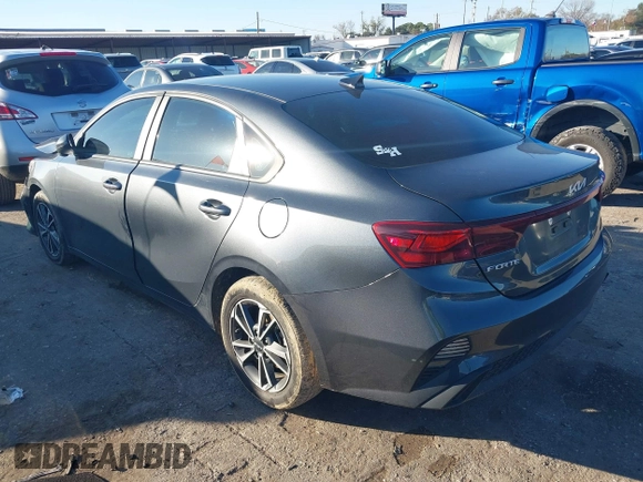 2023 Kia Forte LXS z VIN 3KPF24AD8PE654341, wystawiony jako IAAI lot #41261511 z przebiegiem 20 312 mil mil oraz . Historia ofert i sprzedaży dostępna na DreamBid. Obrazek 3.