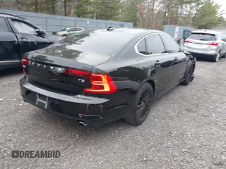 2017 Volvo S90 Momentum with VIN YV1102AK3H1006469, listed as a IAAI auction lot 41795564 with 121,001 mi miles. Bid and sale history available at carsss.com. Image 4.