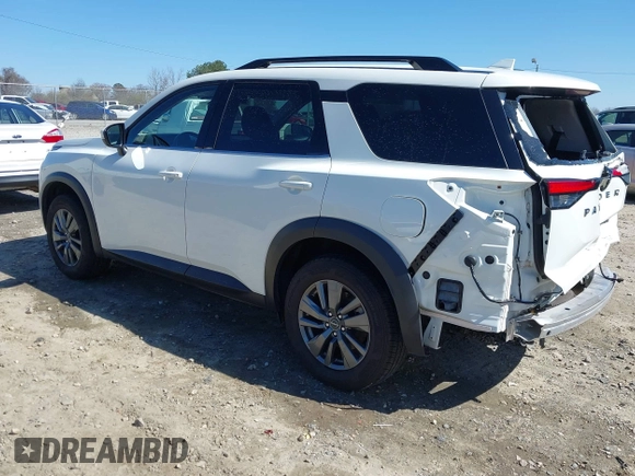 2023 Nissan Pathfinder SV z VIN 5N1DR3BC4PC243511, wystawiony jako IAAI lot #41742729 z przebiegiem 43 909 mil mil oraz . Historia ofert i sprzedaży dostępna na DreamBid. Obrazek 3.