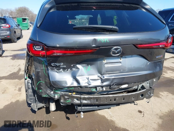 2024 Mazda CX-90 S Premium z VIN JM3KKDHC8R1112049, wystawiony jako IAAI lot #41537522 z przebiegiem 37 522 mil mil oraz . Historia ofert i sprzedaży dostępna na DreamBid. Obrazek 18.
