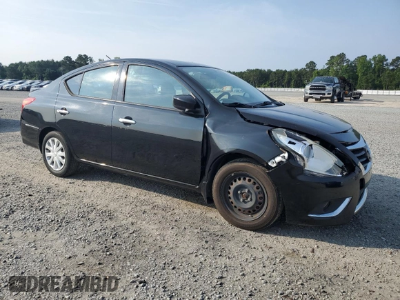 2015 Nissan Versa SV z VIN 3N1CN7AP5FL891369, wystawiony jako Copart lot #59352585 z przebiegiem 59 951 mil mil oraz Szkoda całkowita • Salvage title. Historia ofert i sprzedaży dostępna na DreamBid. Obrazek 4.