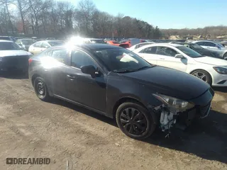 2014 Mazda Mazda3 i Sport with VIN JM1BM1U73E1186502, listed as a IAAI auction lot 38724333 with 999,999 mi miles. Bid and sale history available at carsss.com. Image 1.