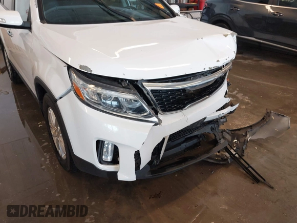 2014 Kia Sorento LX with VIN 5XYKT4A67EG433472, listed as a IAAI auction lot 41276576 with 177,014 mi miles. Bid and sale history available at carsss.com. Image 17.