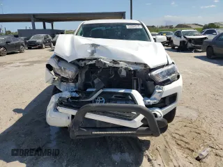 2017 Toyota Tacoma SR z VIN 5TFAX5GN9HX096597, wystawiony jako Copart lot #53504915 z przebiegiem 144 835 mil mil oraz Szkoda całkowita • Salvage title. Historia ofert i sprzedaży dostępna na DreamBid. Obrazek 5.
