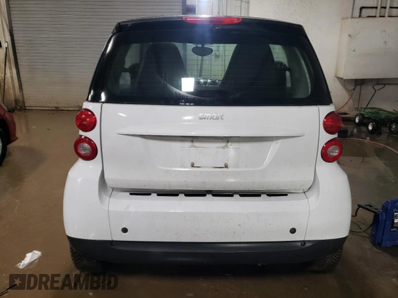 2009 Smart fortwo Pure z VIN WMEEJ31X69K258431, wystawiony jako Copart lot #43870485 z przebiegiem 64 935 mil mil oraz Szkoda całkowita • Salvage title. Historia ofert i sprzedaży dostępna na DreamBid. Obrazek 6.
