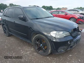 2013 BMW X5 xDrive35d z VIN 5UXZW0C53D0B91658, wystawiony jako IAAI lot #42706070 z przebiegiem 174 626 mil mil oraz . Historia ofert i sprzedaży dostępna na DreamBid. Obrazek 1.